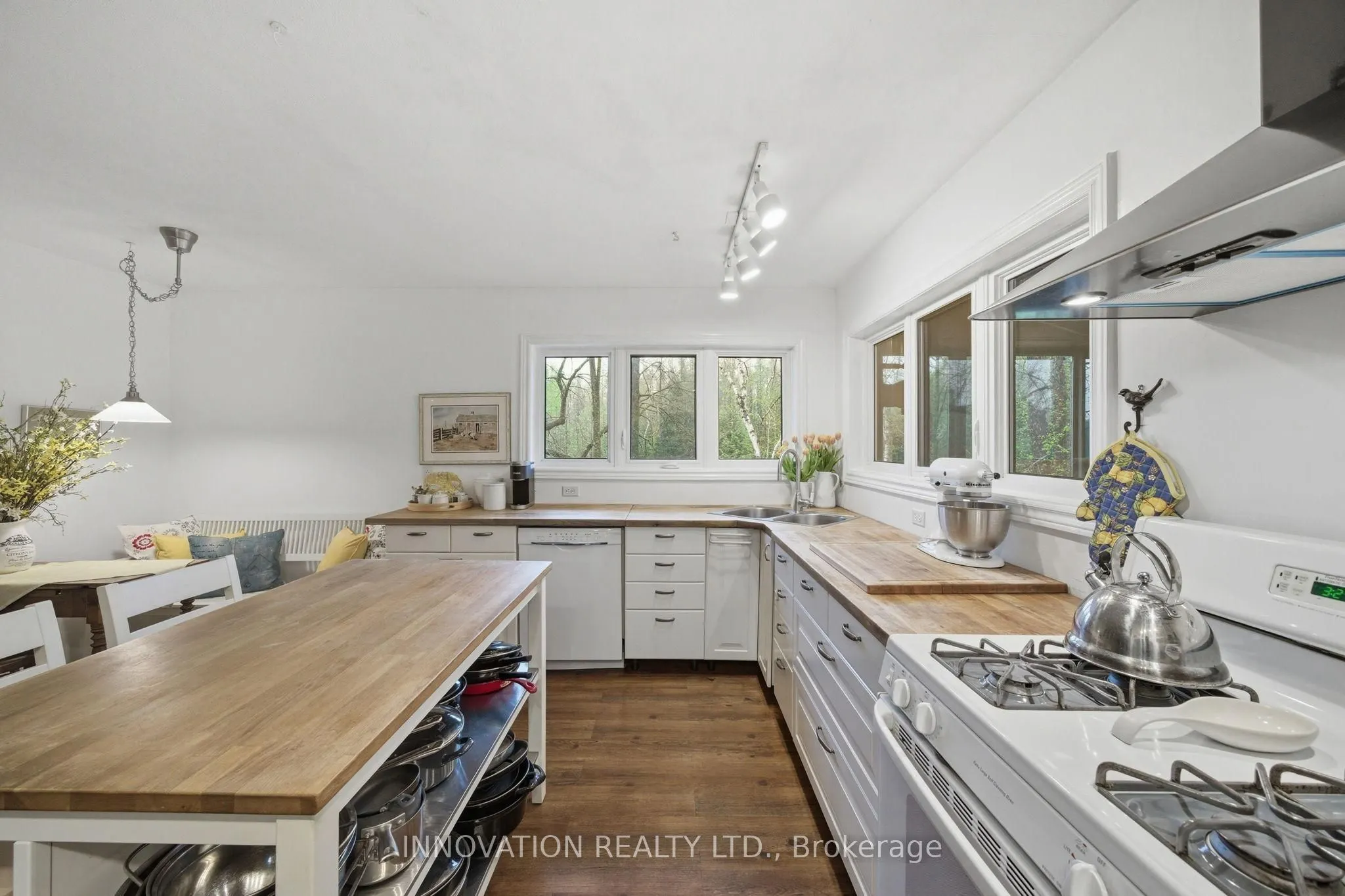 6922 Flewellyn Road