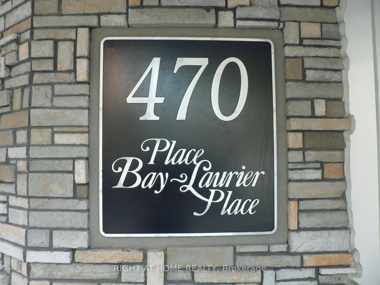 470 Laurier Avenue W #706