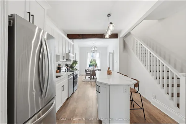 277 Main Street W