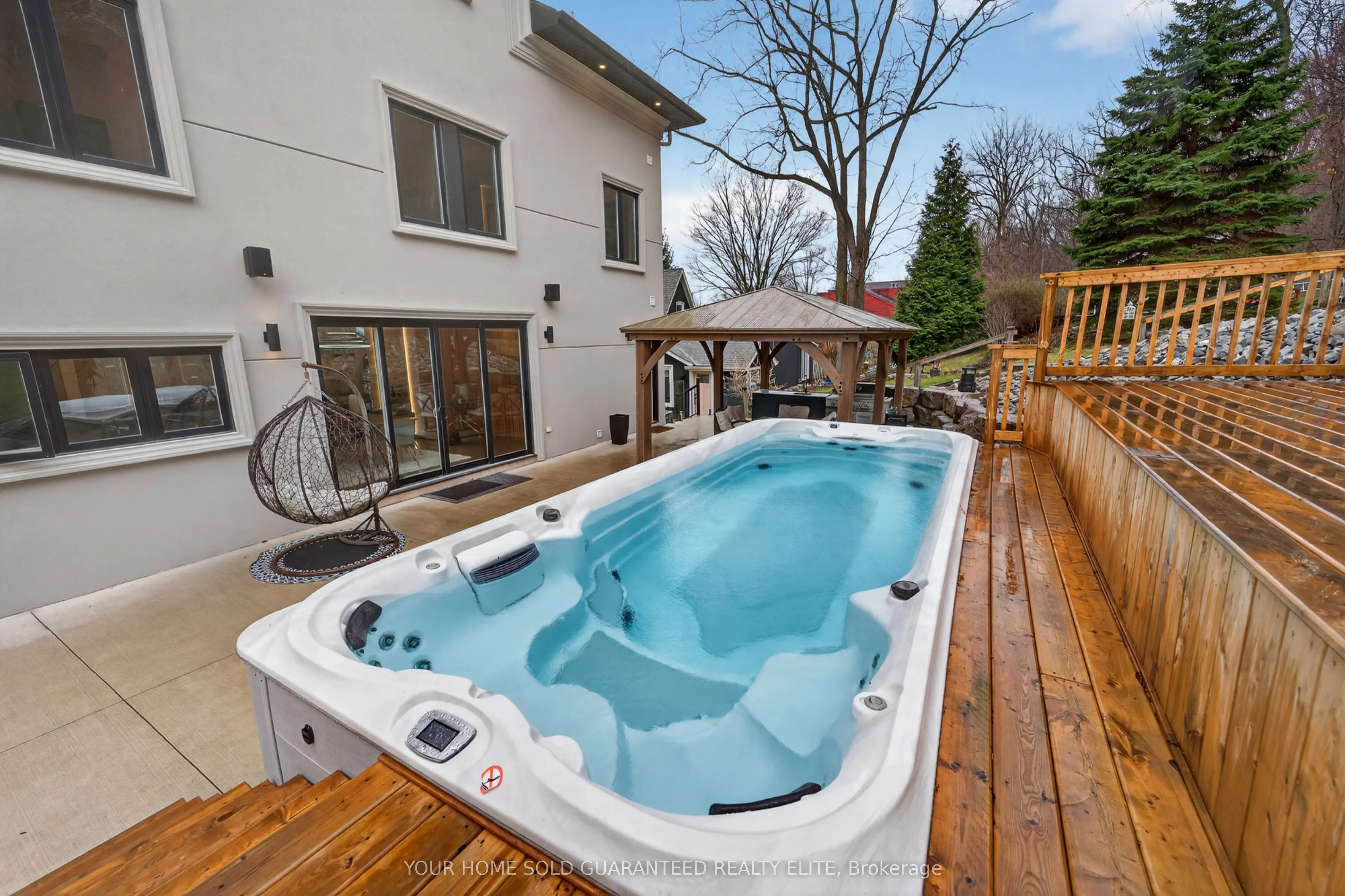 237B Main Street W