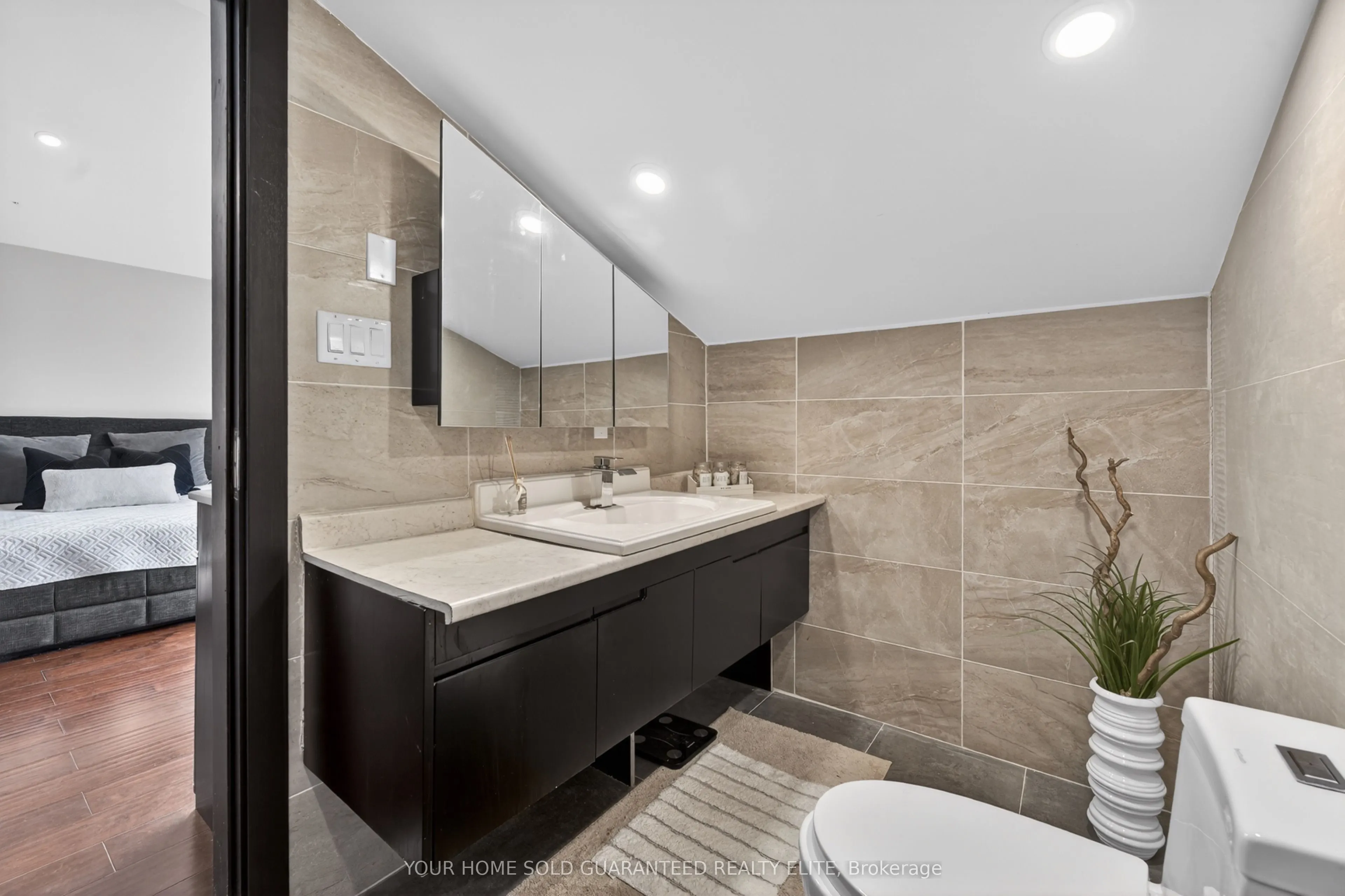 237B Main Street W