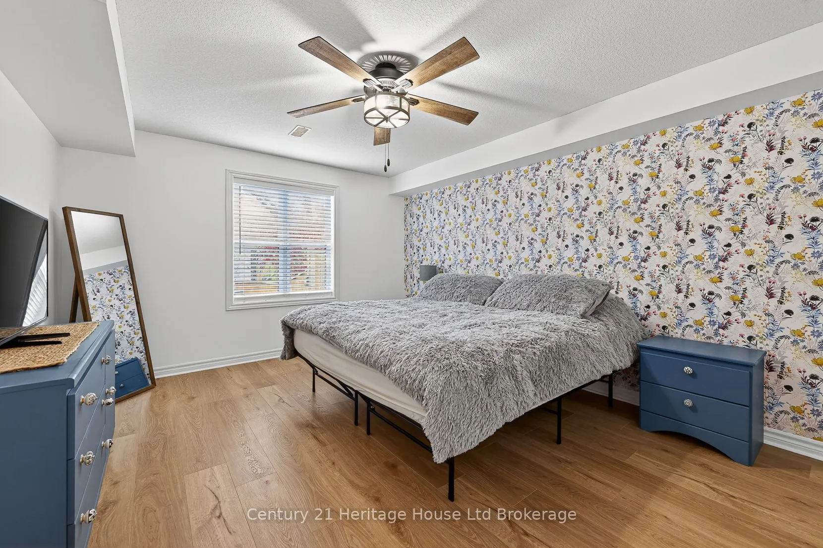 111 King Street E #9