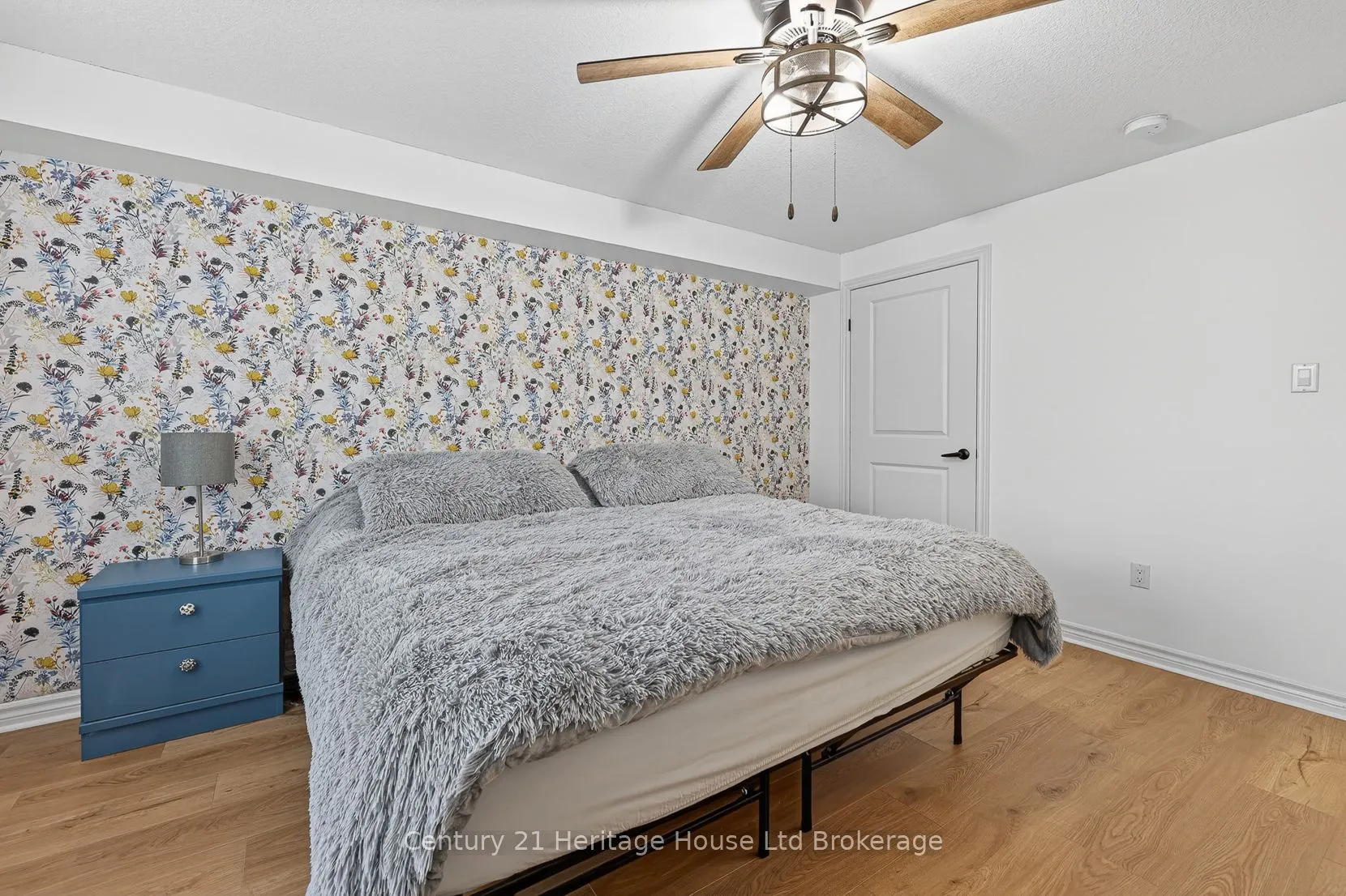 111 King Street E #9