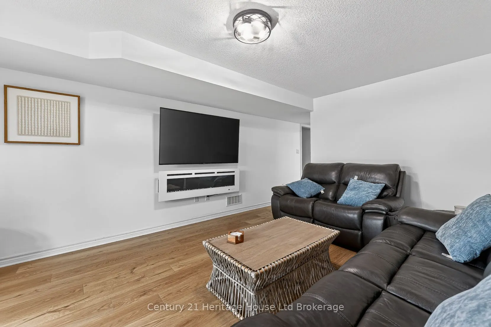 111 King Street E #9