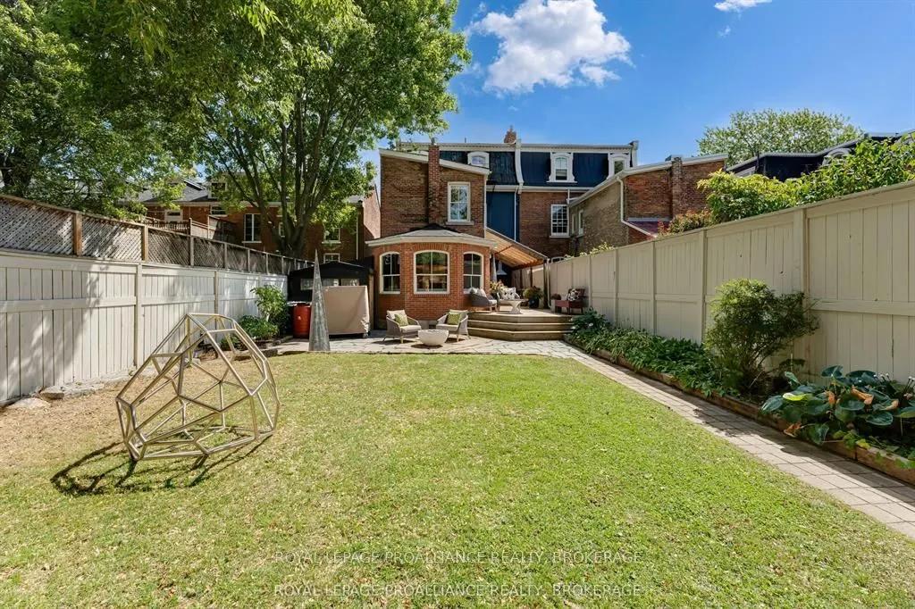 28 Wellington Street