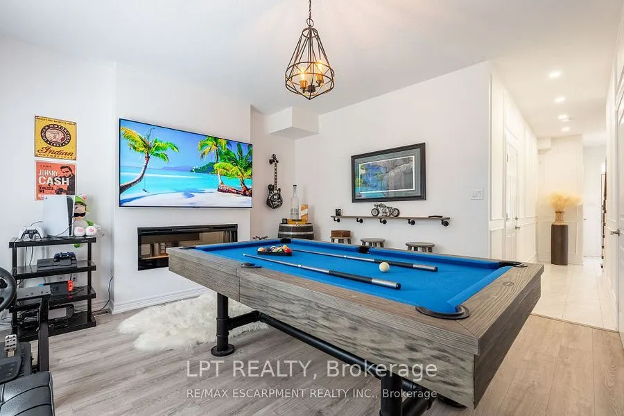 16 Place Polonaise Drive