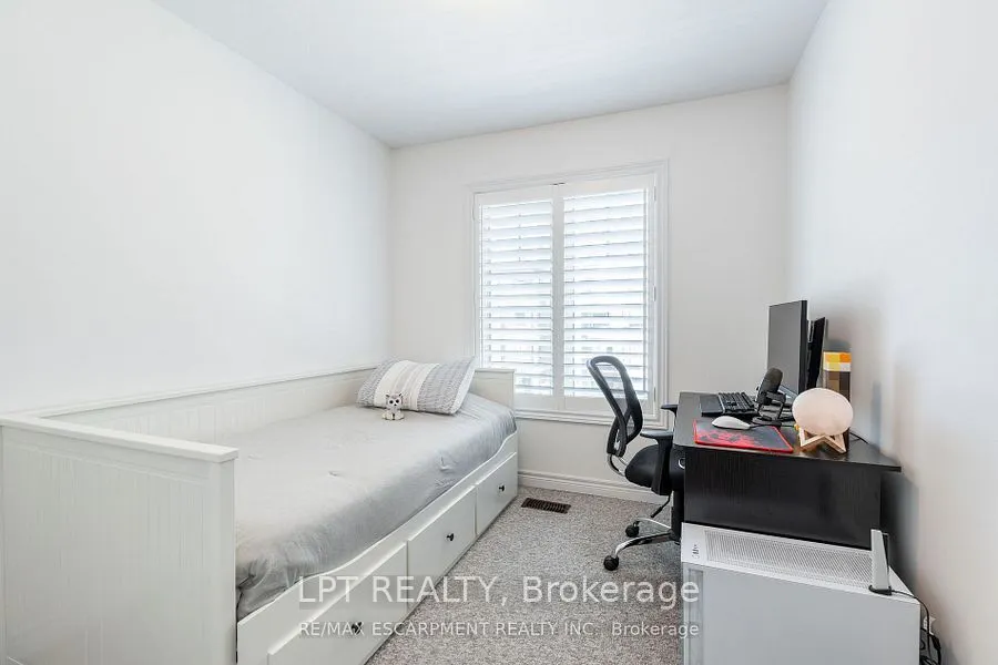 16 Place Polonaise Drive