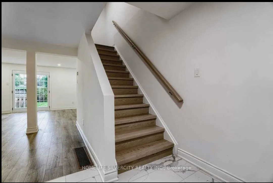 731 Elgin Street N