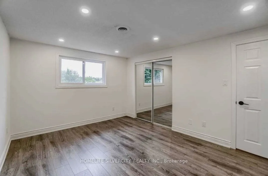 731 Elgin Street N