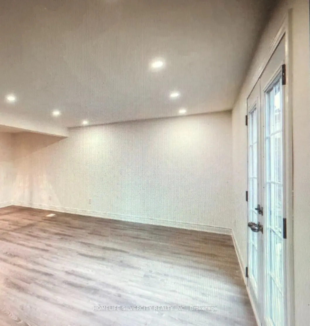731 Elgin Street N