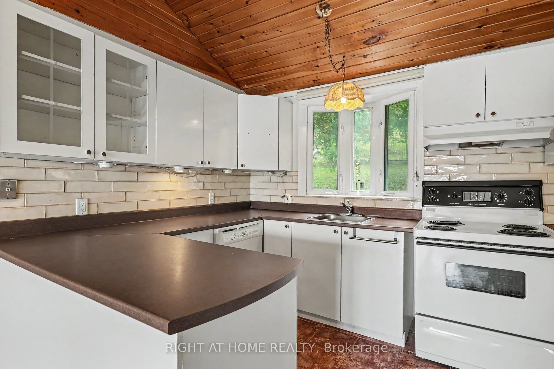 4664 Northwoods Drive