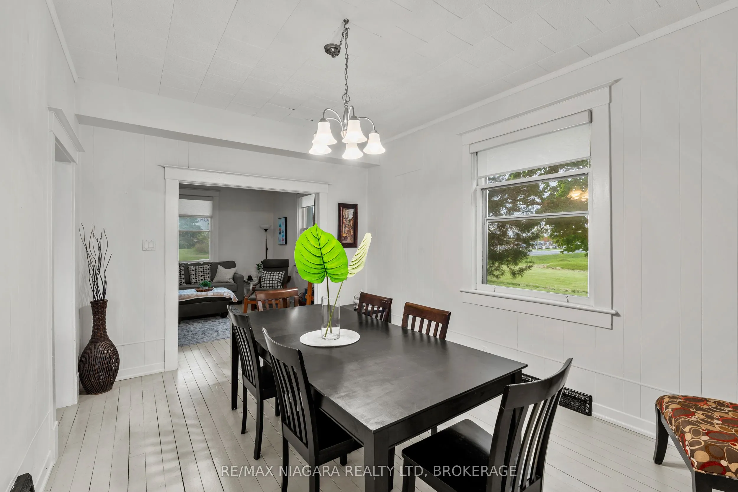 1068 Niagara Stone Road