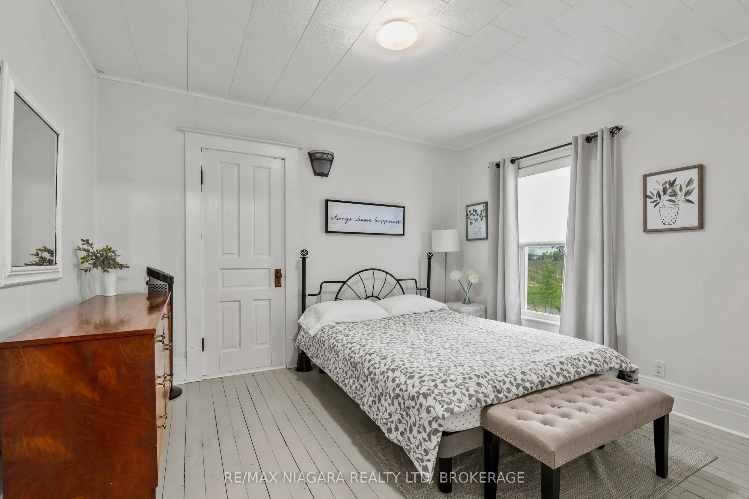 1068 Niagara Stone Road