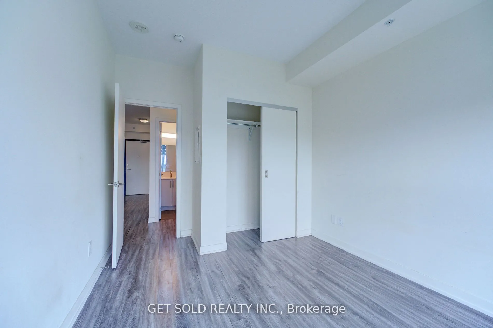 128 King Street N #1105