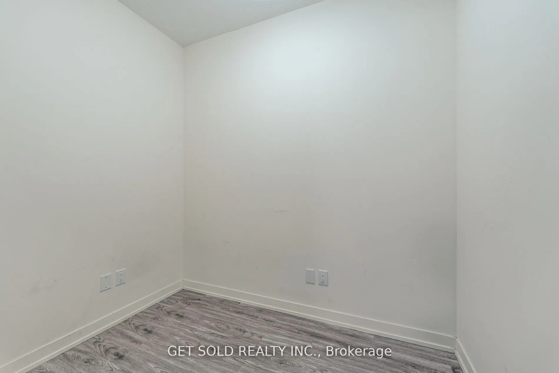 128 King Street N #1105