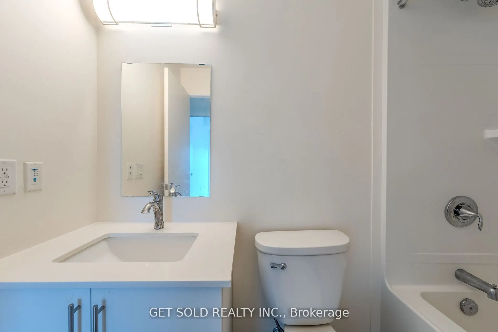 128 King Street N #1105
