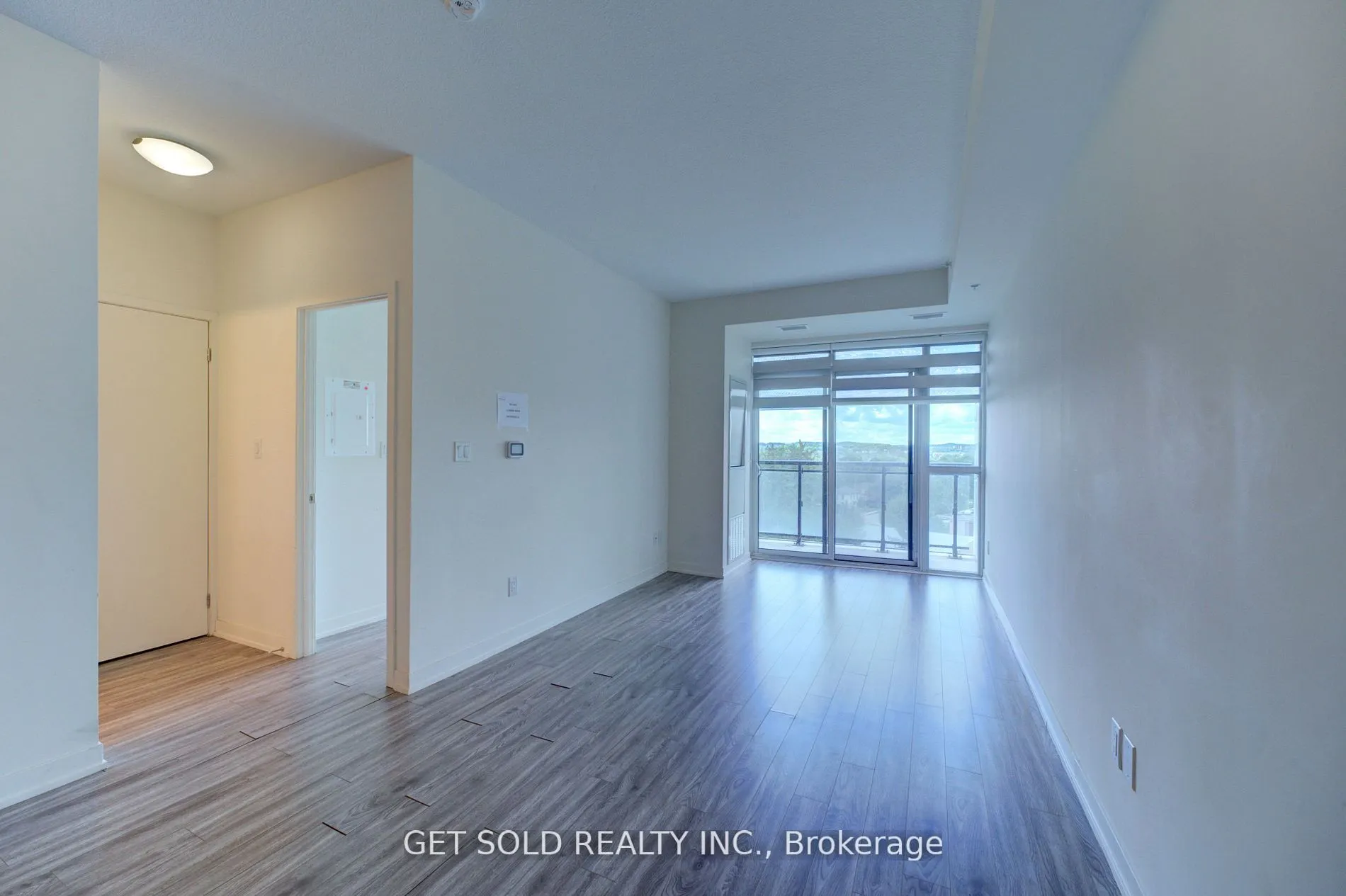 128 King Street N #1105