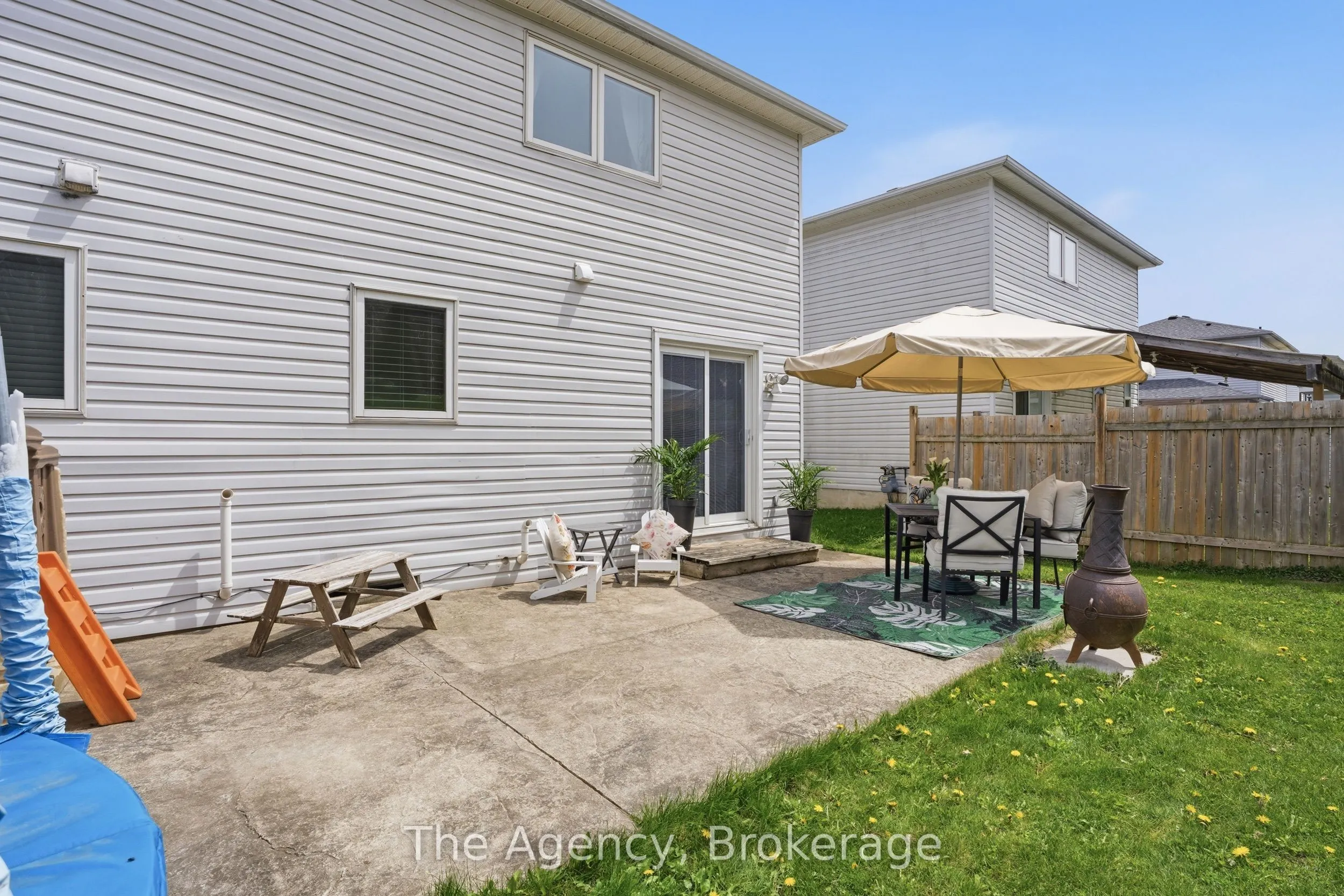 110 Leeson Street S
