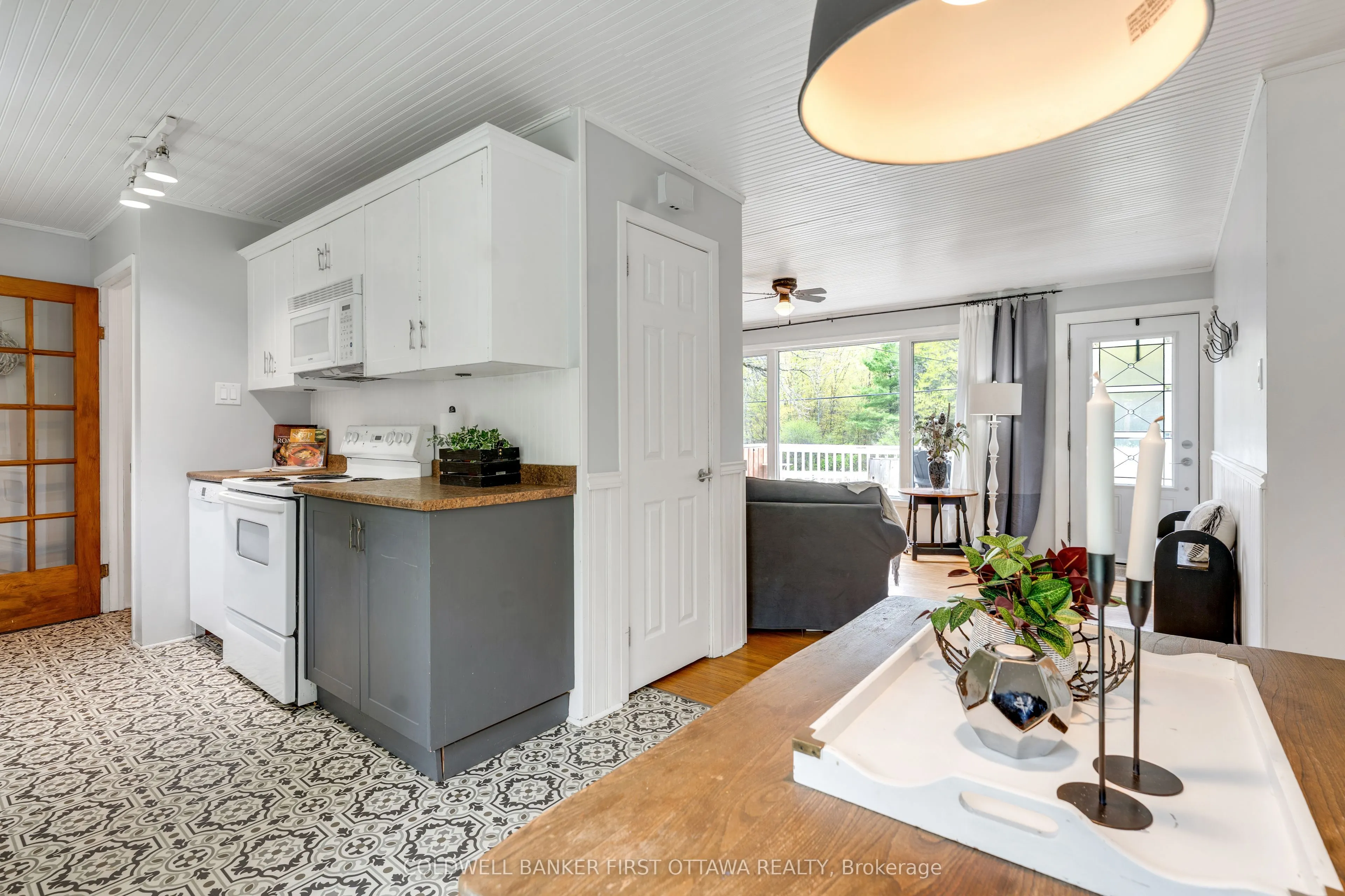 2498 Rideau Ferry Road
