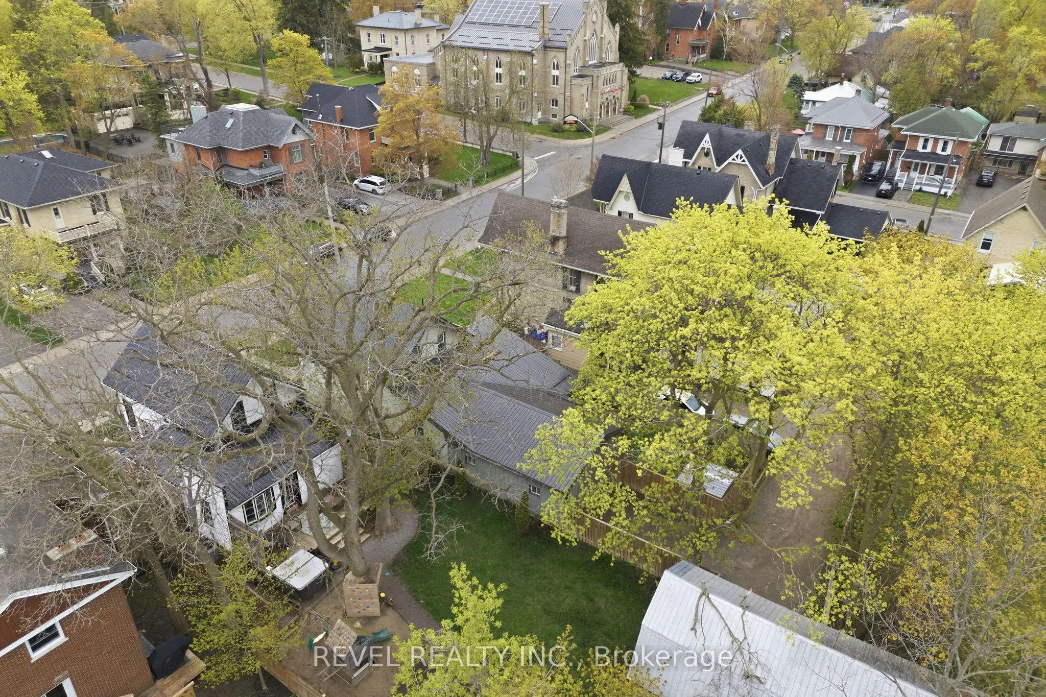 52 Cambridge Street N
