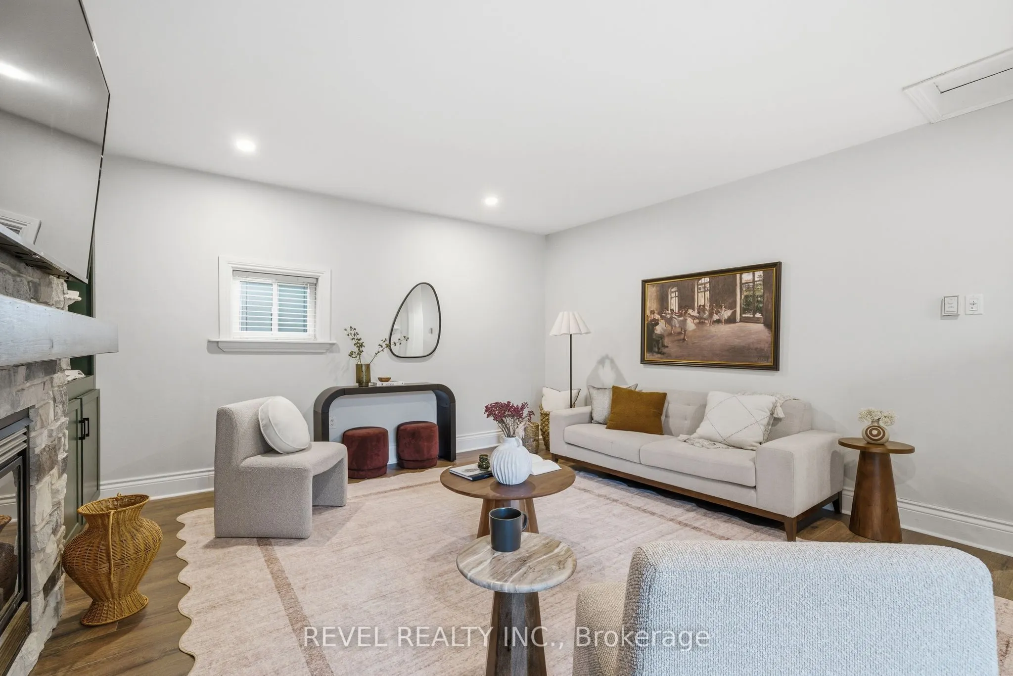 52 Cambridge Street N