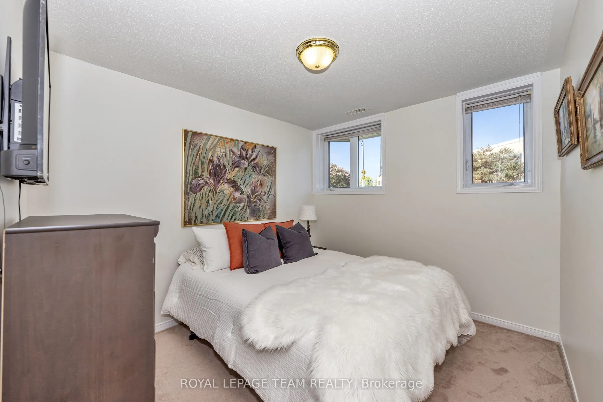 85 Cresthaven Drive #6