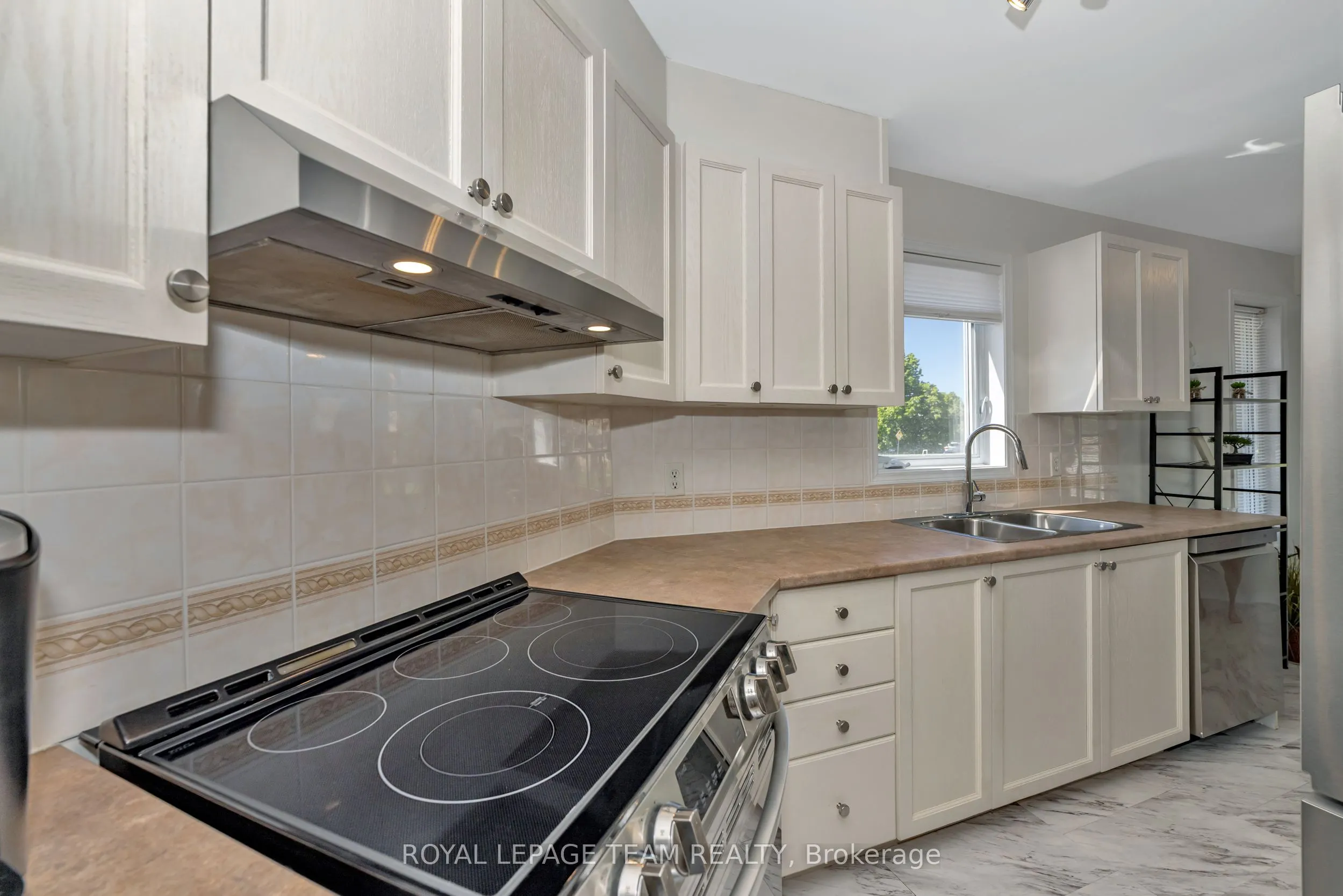 85 Cresthaven Drive #6