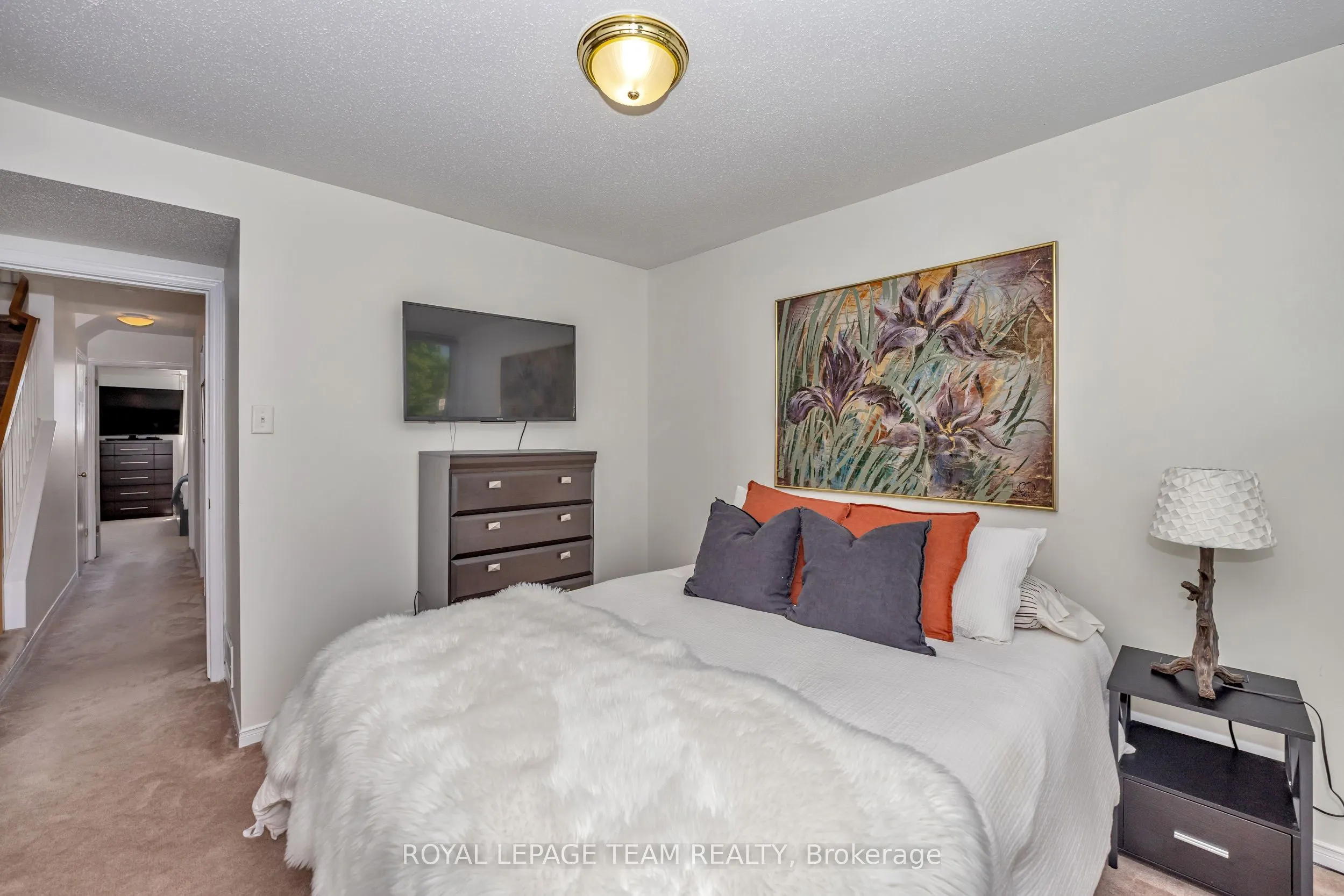 85 Cresthaven Drive #6