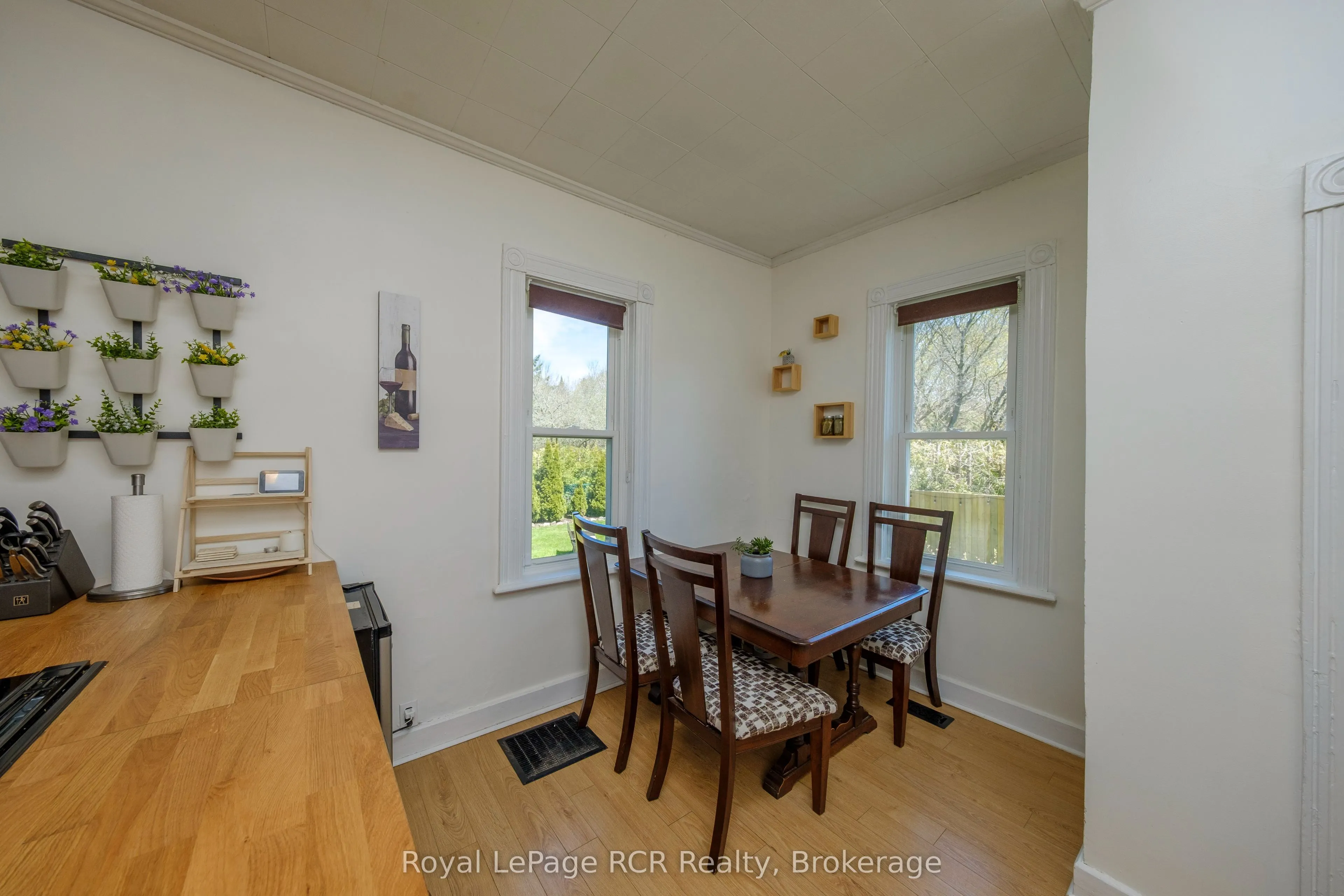 494 16th Street W