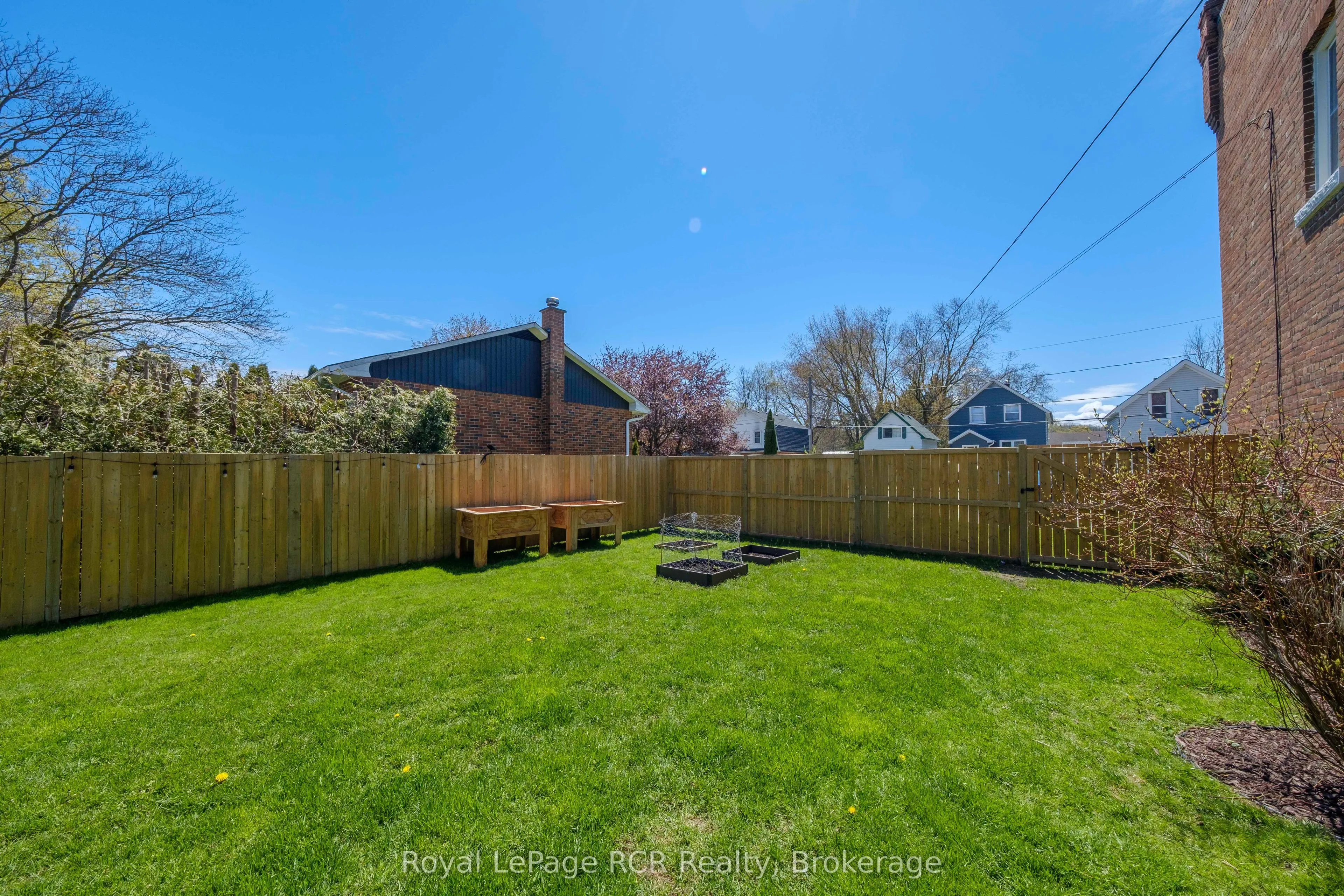 494 16th Street W