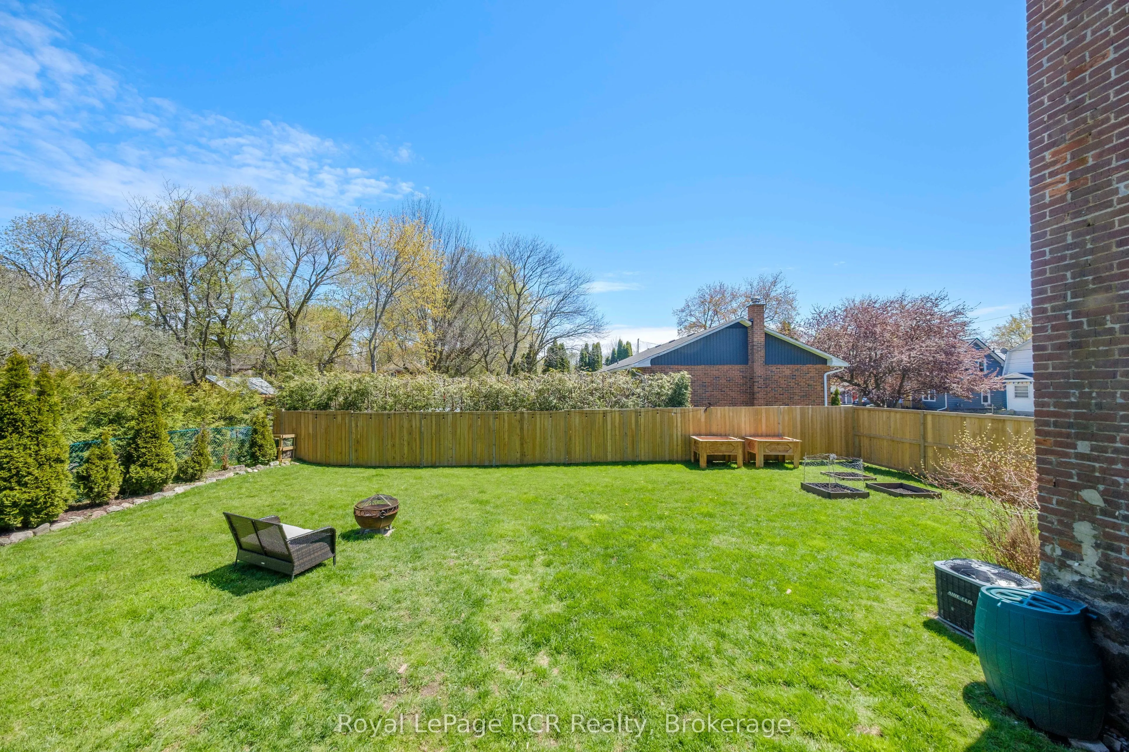 494 16th Street W
