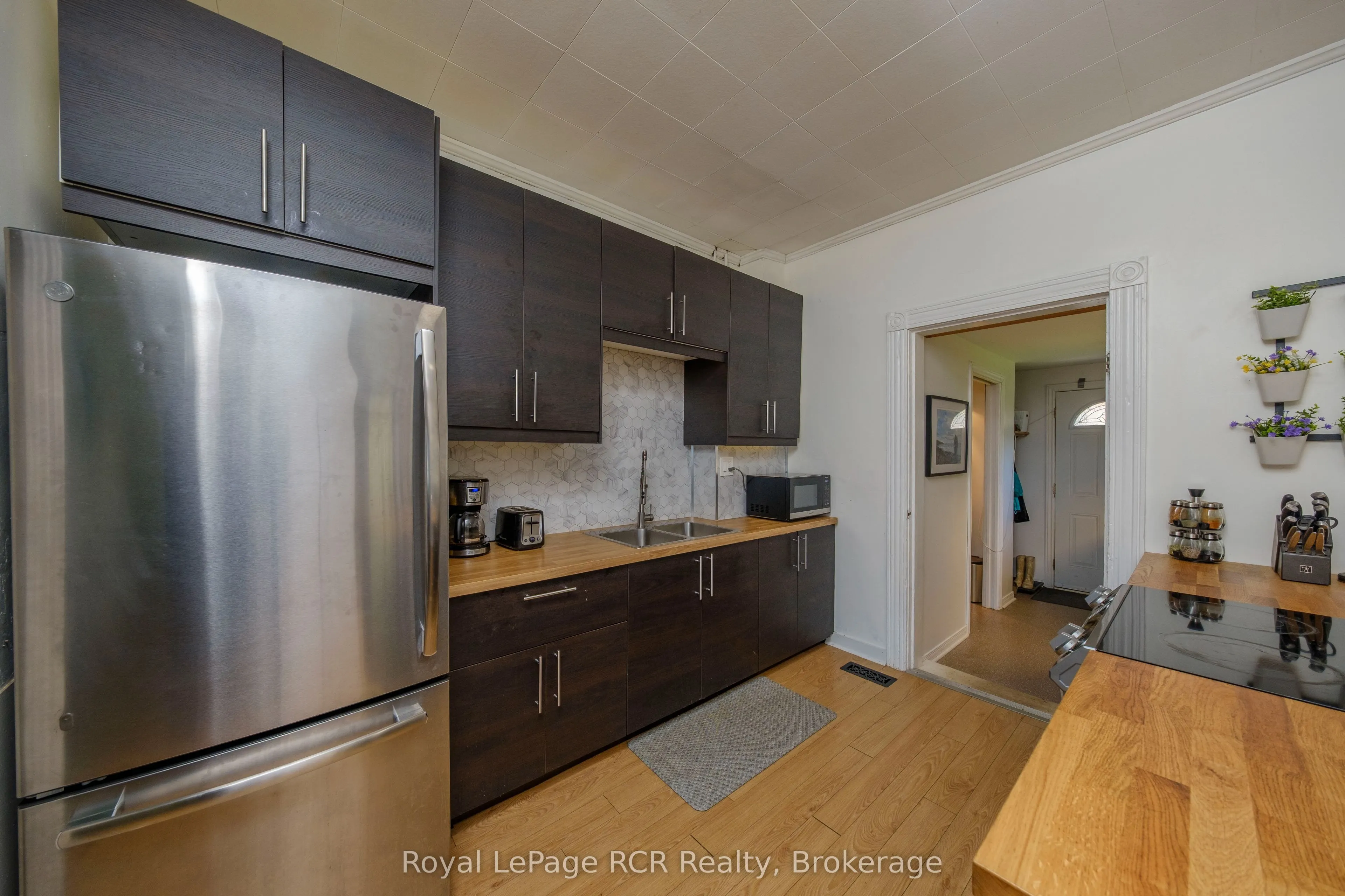 494 16th Street W