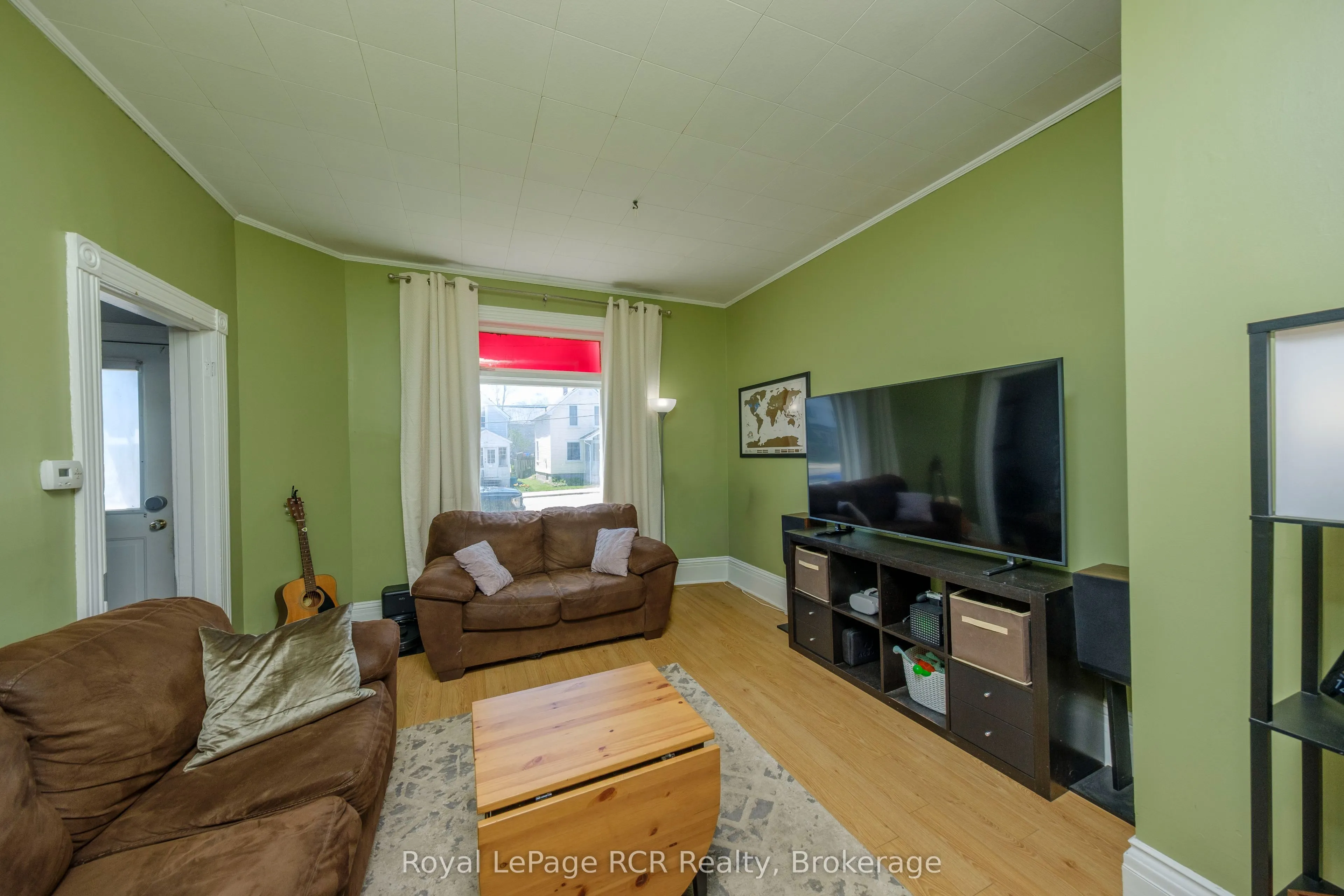 494 16th Street W