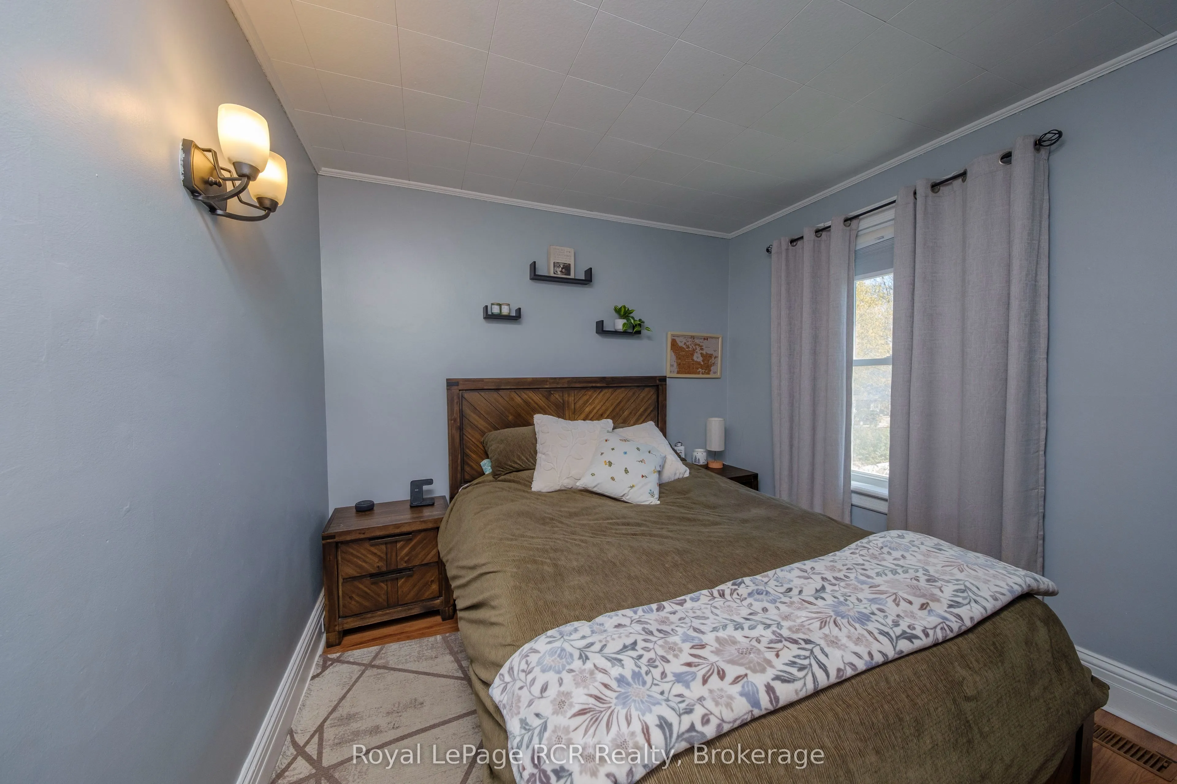 494 16th Street W