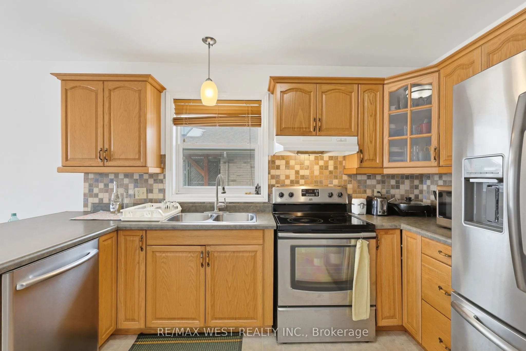 20 Eakins Crescent