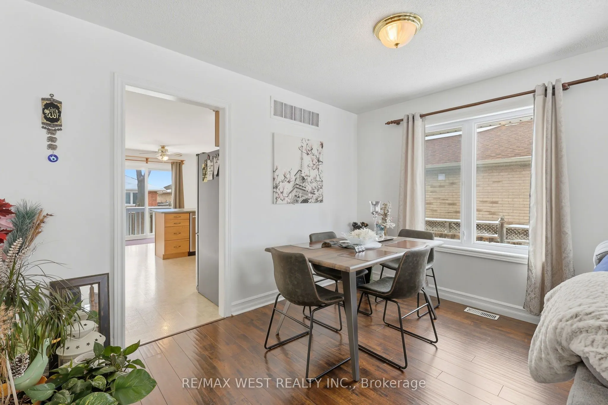 20 Eakins Crescent