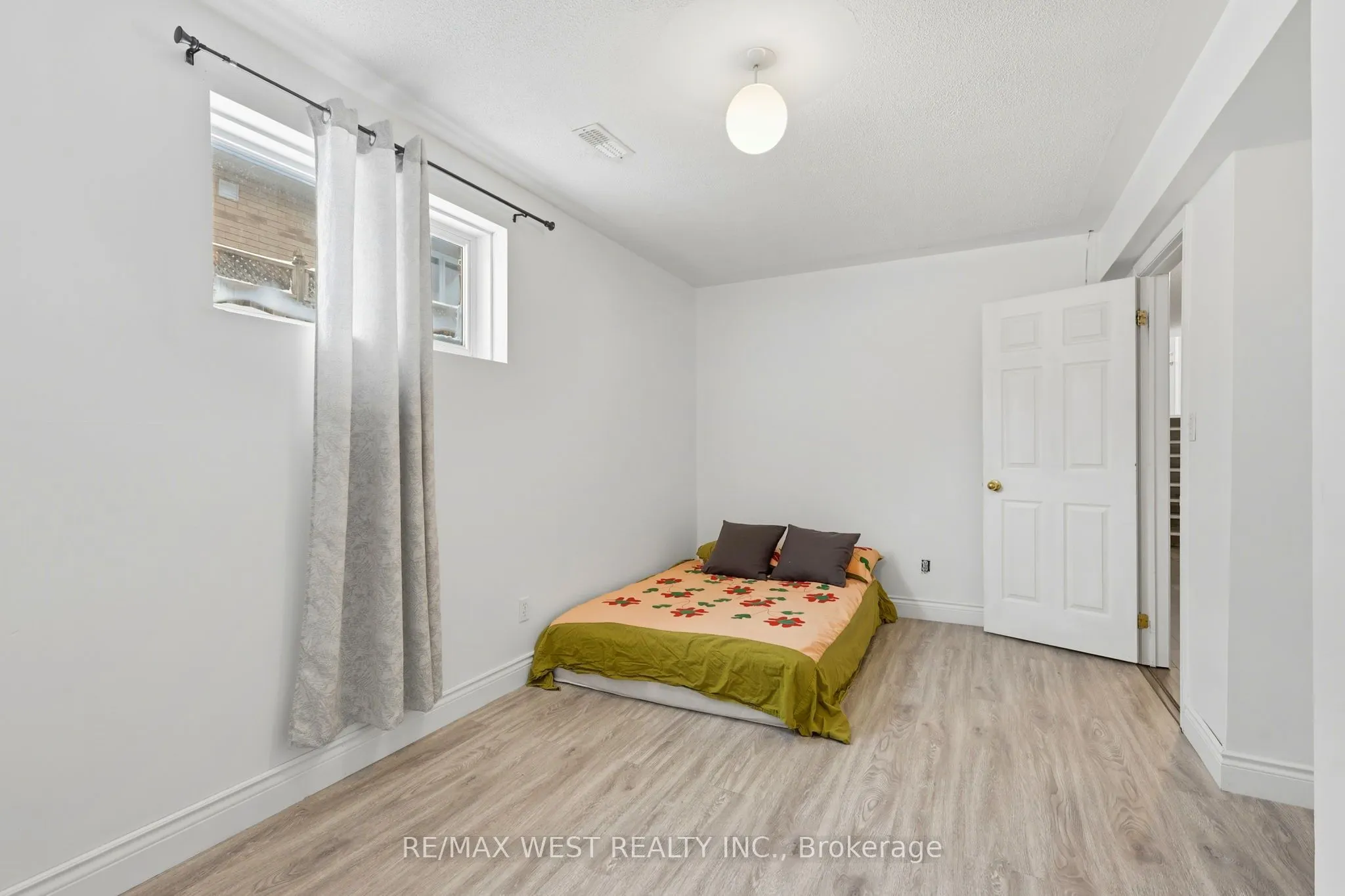 20 Eakins Crescent