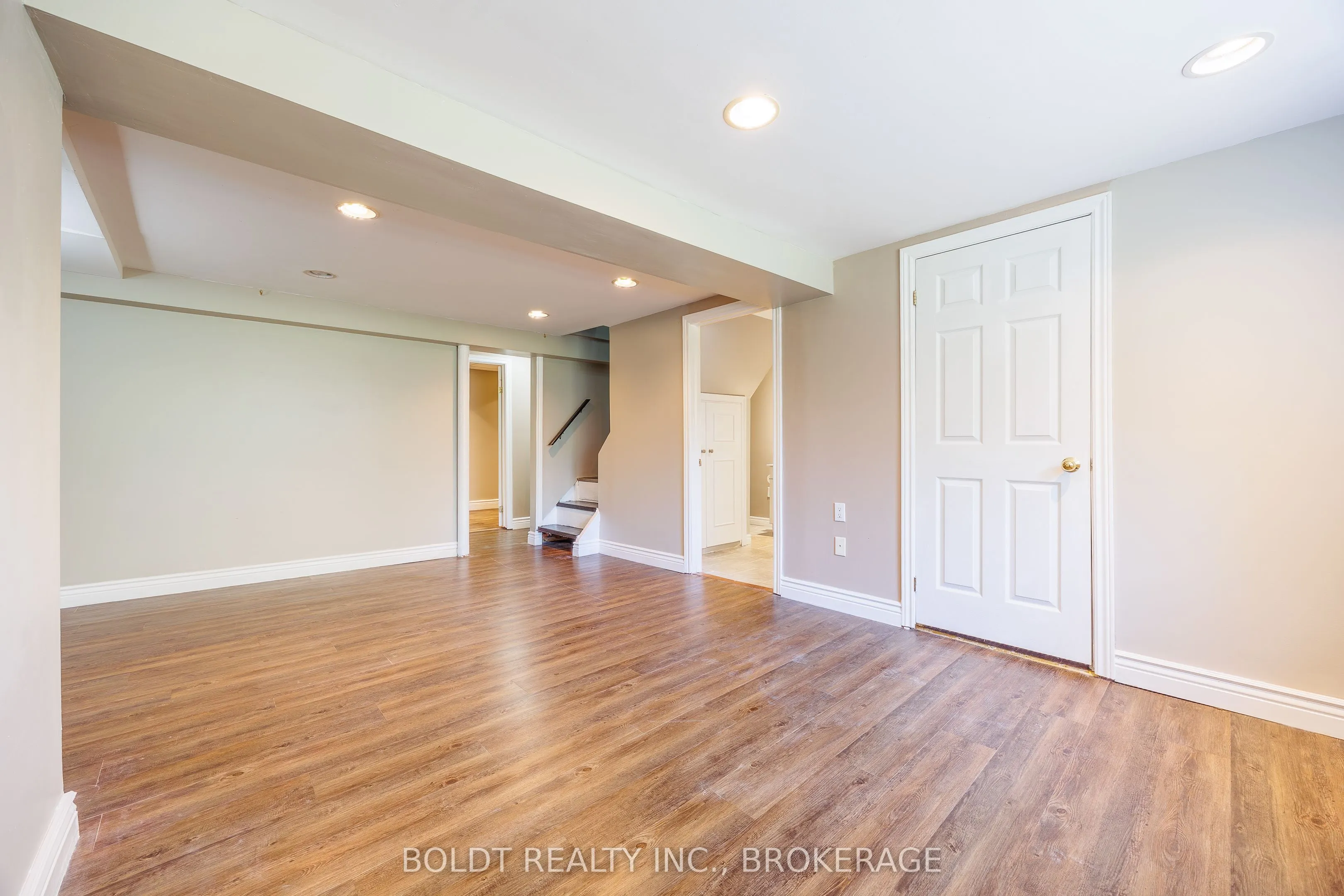 35 Rivercrest Drive