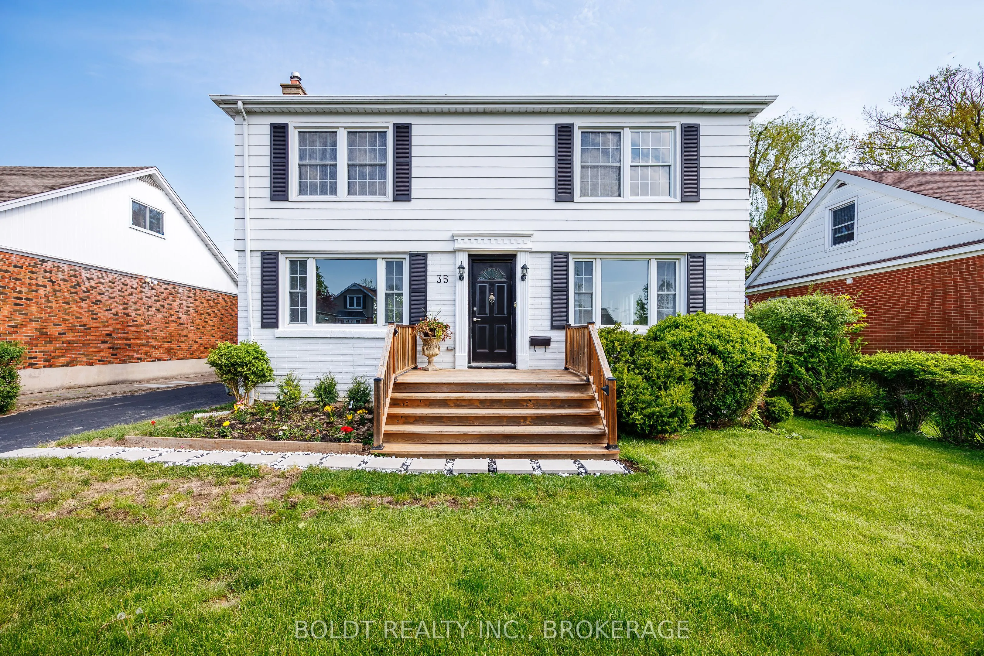 35 Rivercrest Drive