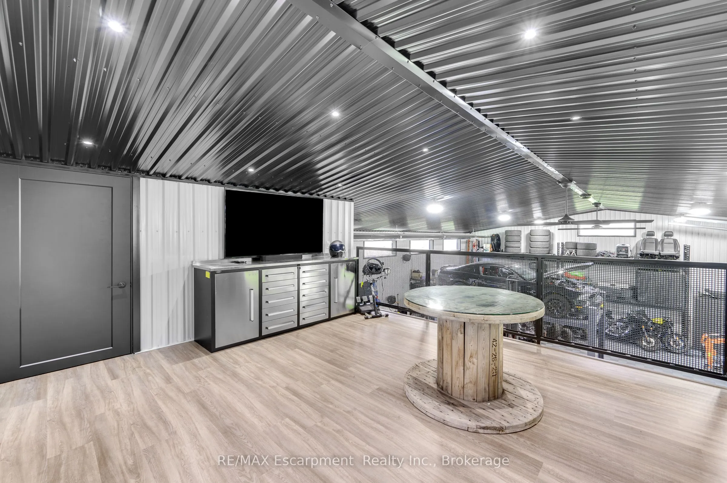 2092 Highway 6