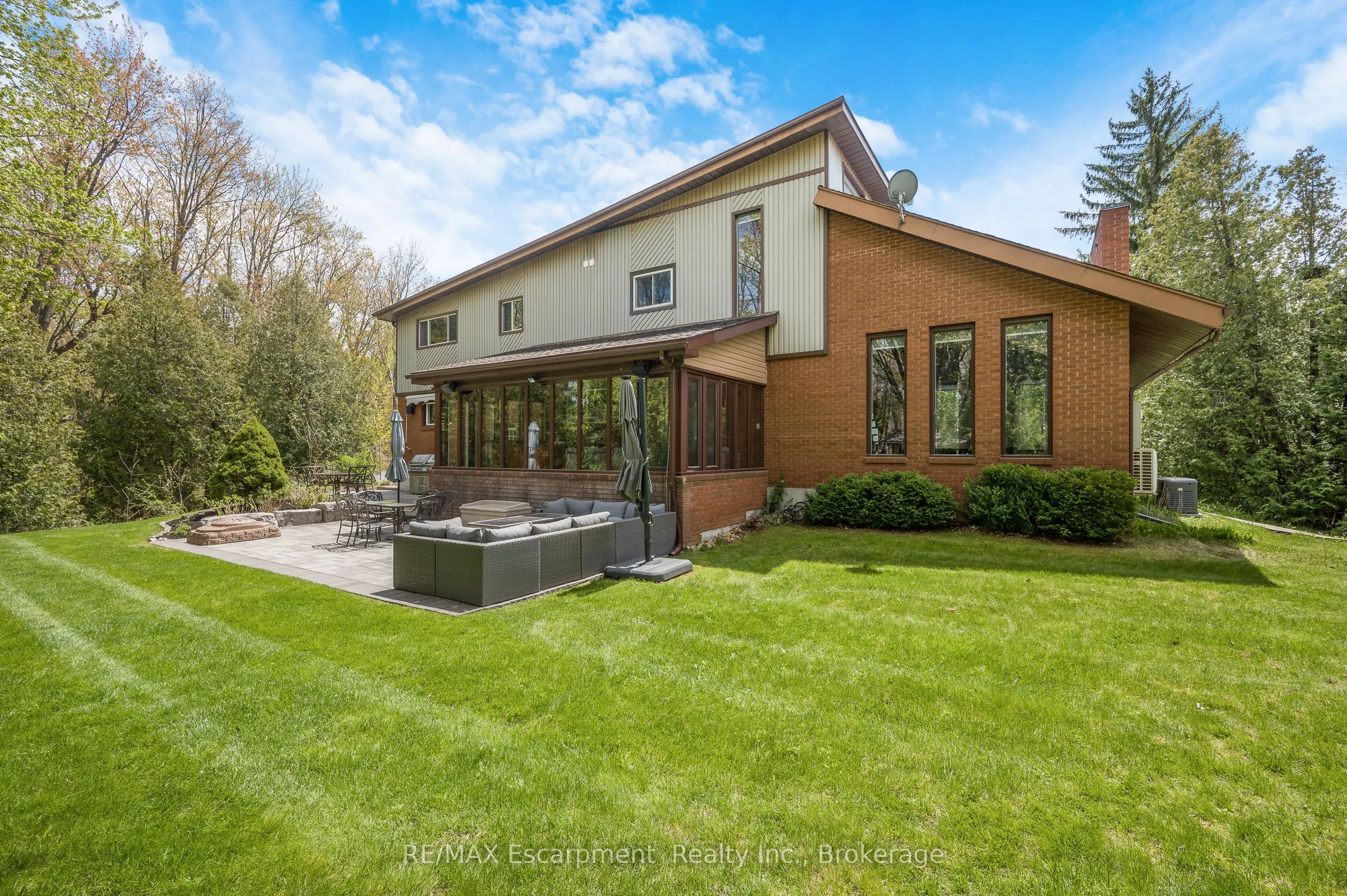 2092 Highway 6