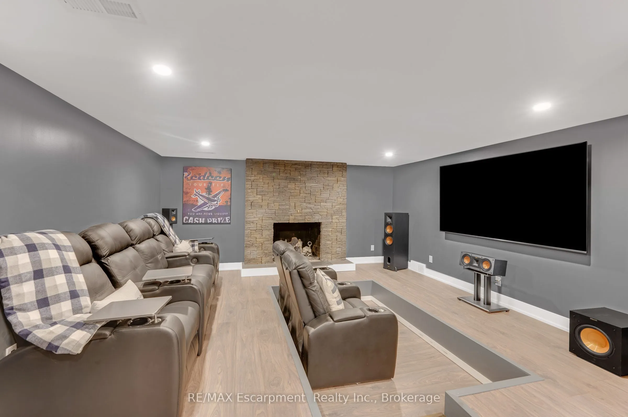 2092 Highway 6