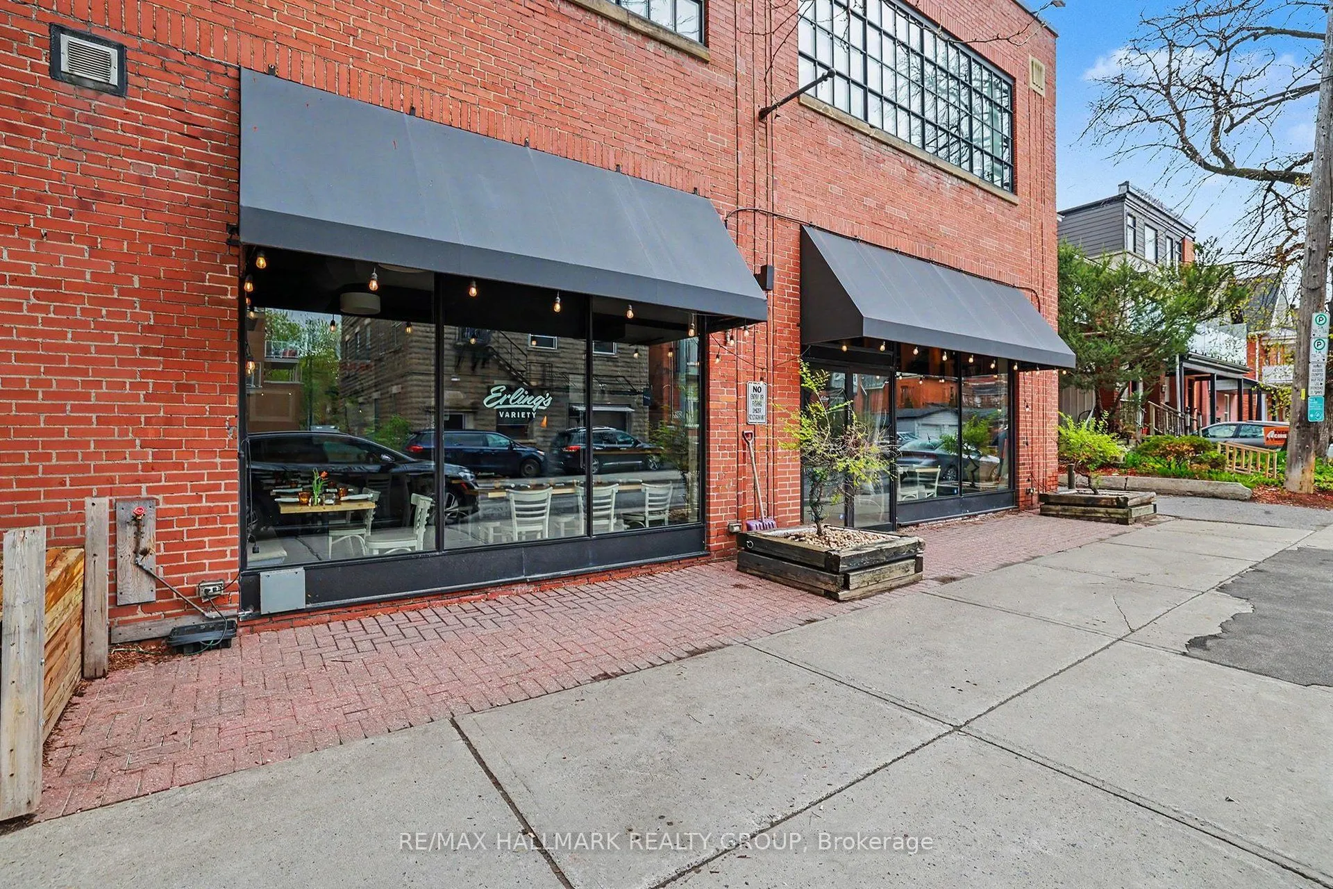 225 Strathcona Avenue