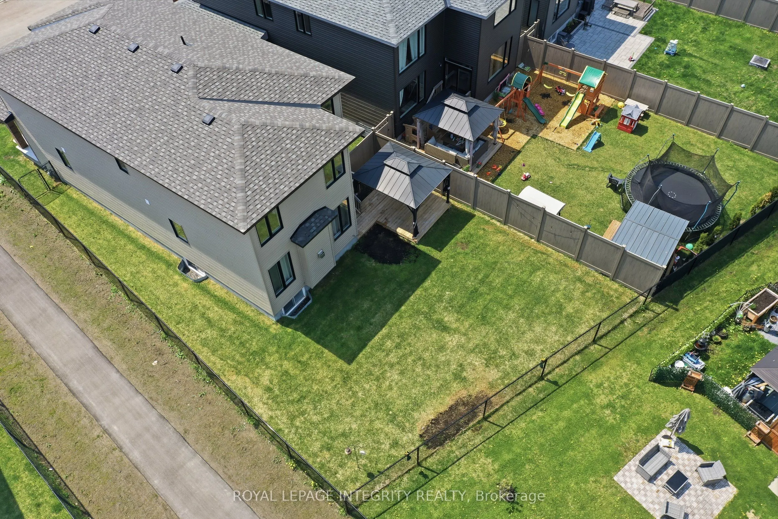 1220 Diamond Street