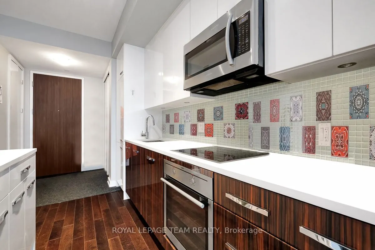 111 Champagne Avenue S #1405
