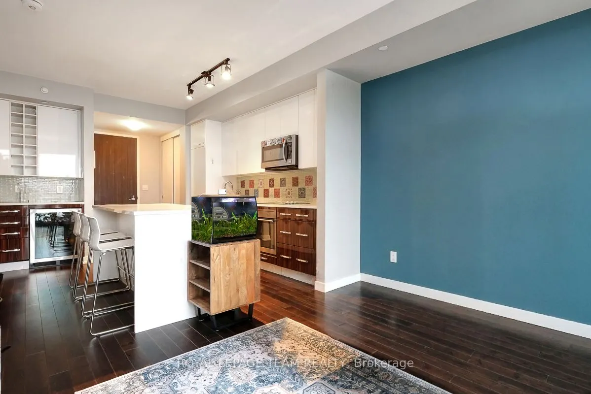111 Champagne Avenue S #1405