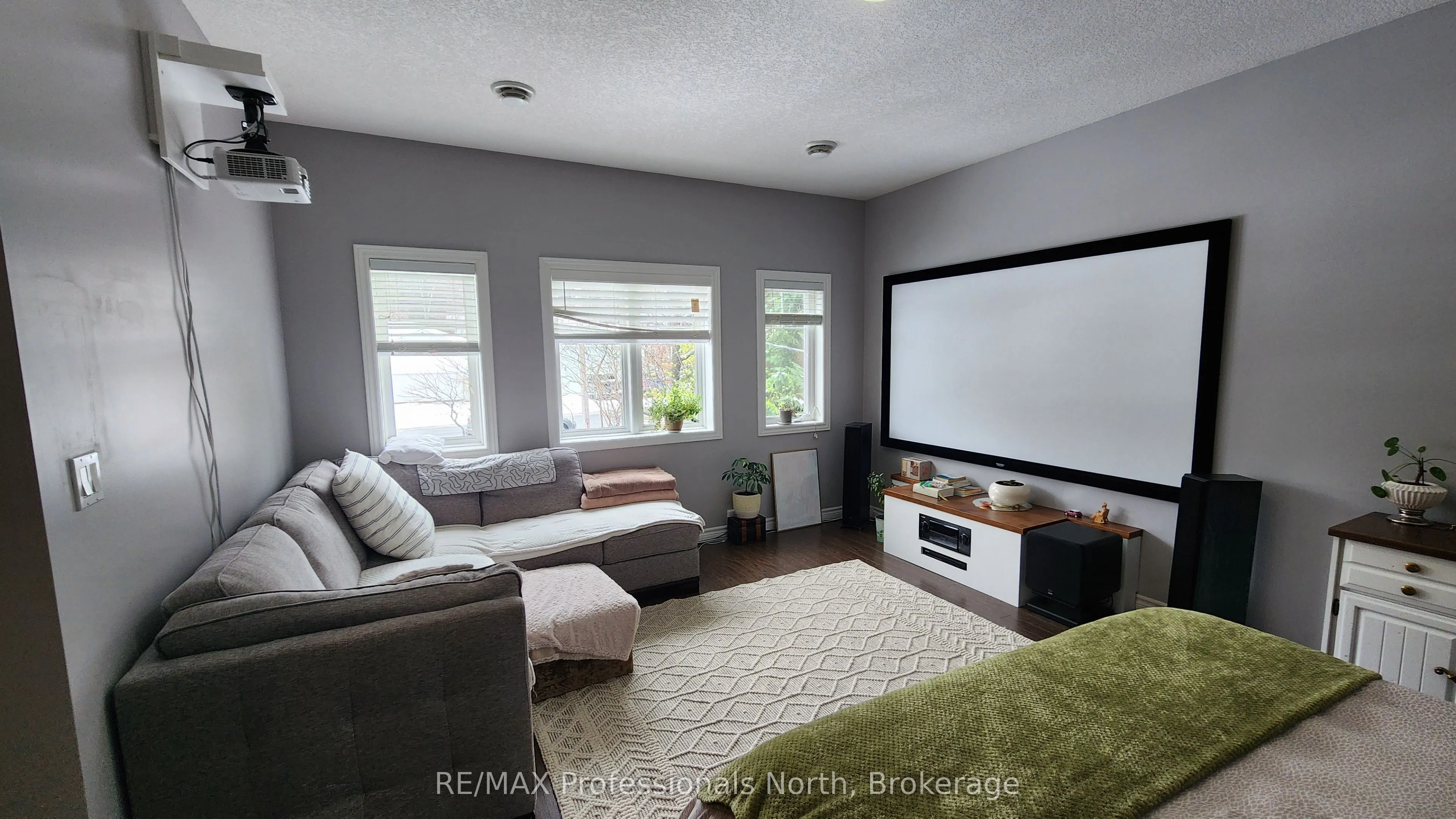 5 Greaves Avenue