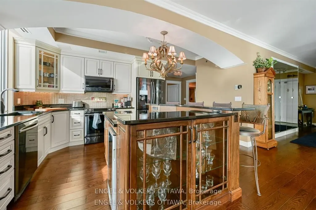 15 St Andrew Street #1802