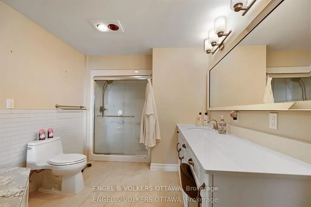 15 St Andrew Street #1802