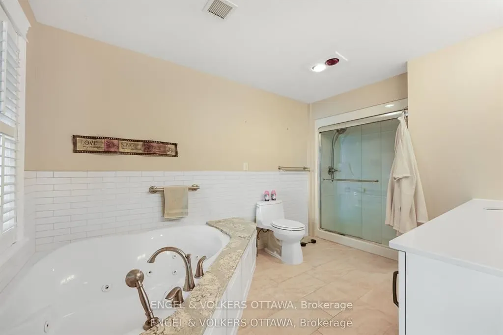 15 St Andrew Street #1802